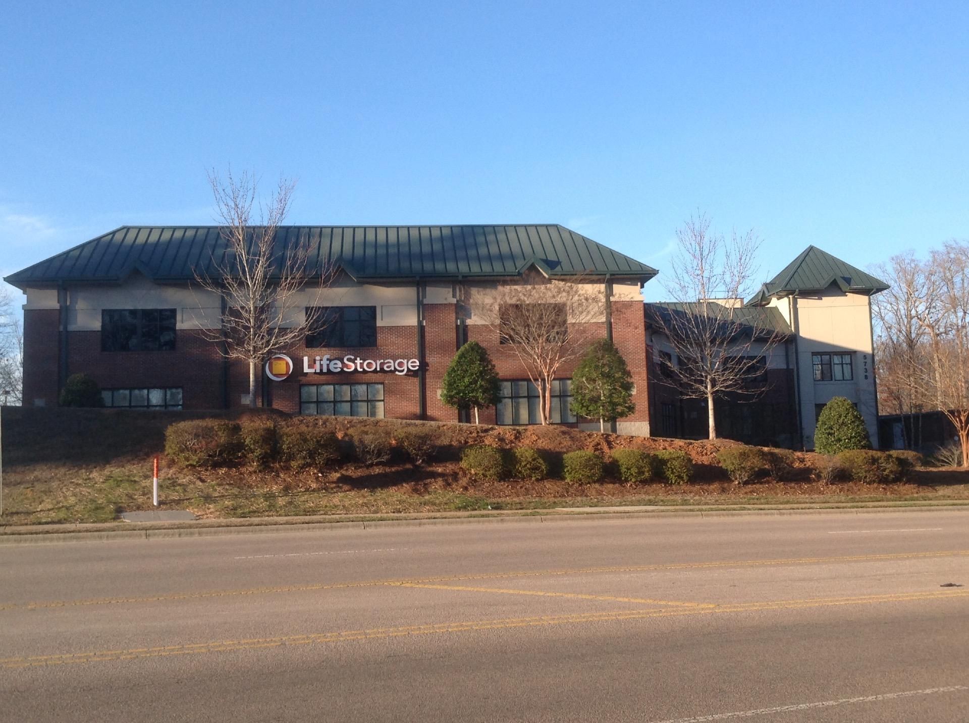 Extra Space Storage  5738 Dillard Dr in Cary, NC