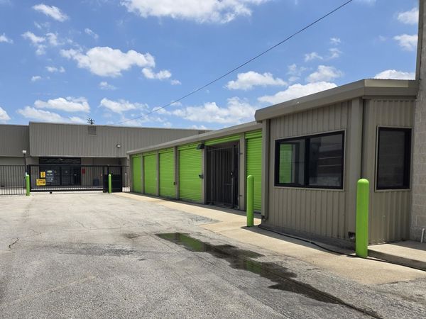 Extra Space Storage facility at 3510 Ella Blvd - Houston, TX