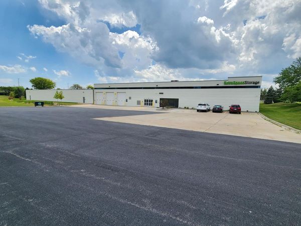 Extra Space Storage facility at 105 Albrecht Dr - Lake Bluff, IL