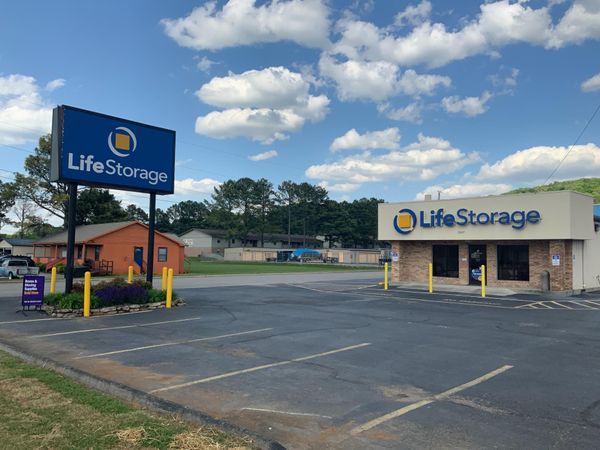 Life Storage facility on 11607 S Memorial Pkwy - Huntsville, AL