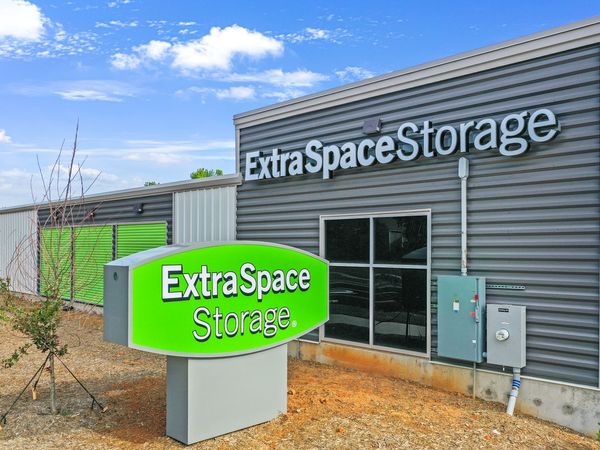 Extra Space Storage facility at 3210 Gibbon Rd - Charlotte, NC