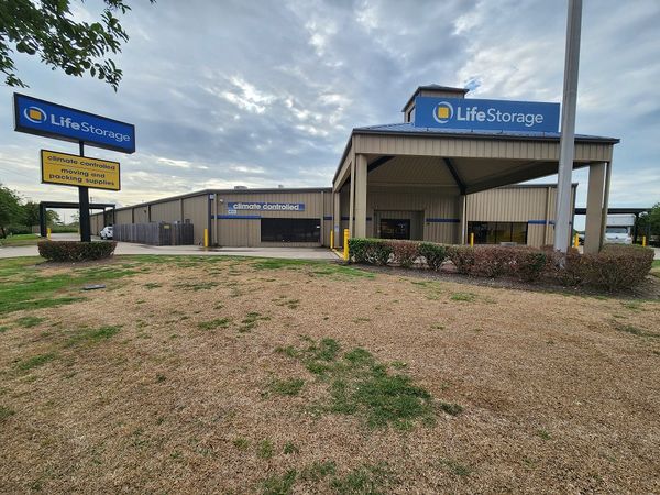 Life Storage facility on 455 W Cedar Bayou Lynchburg Rd - Baytown, TX