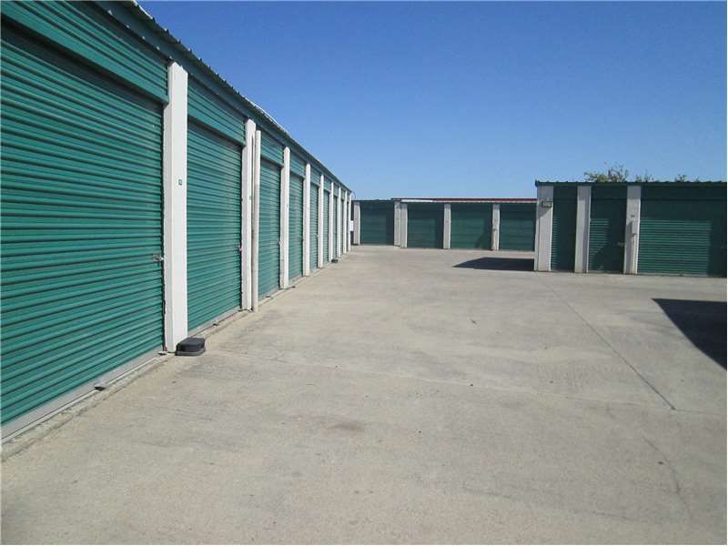 Extra Space Storage  1908 E Pioneer Pkwy in Arlington, TX