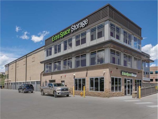 Extra Space Storage facility at 2555 S Lewis Way - Lakewood, CO