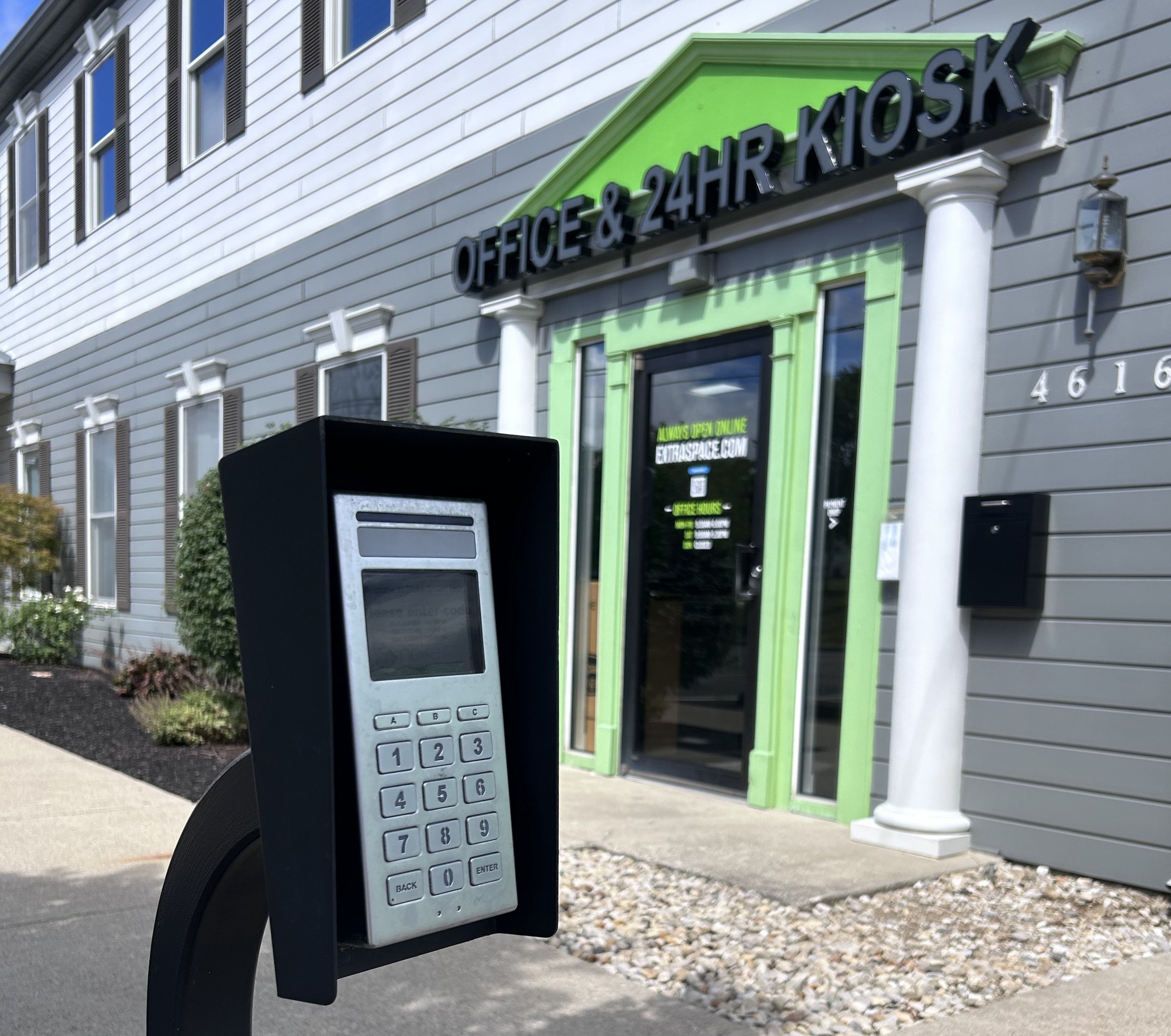 Extra Space Storage  4616 Kenny Rd in Columbus, OH