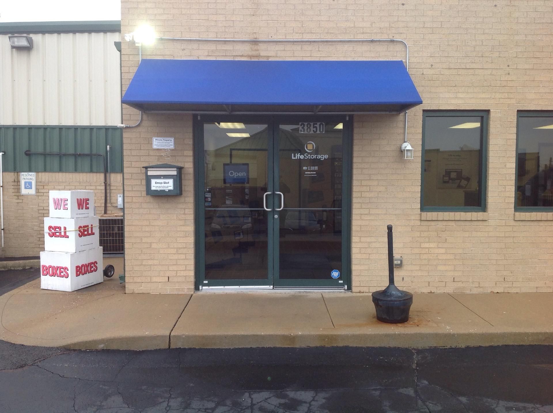 Extra Space Storage  3850 Vogel Rd in Arnold, MO