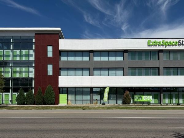 Extra Space Storage facility at 669 S W Temple St - Salt Lake City, UT