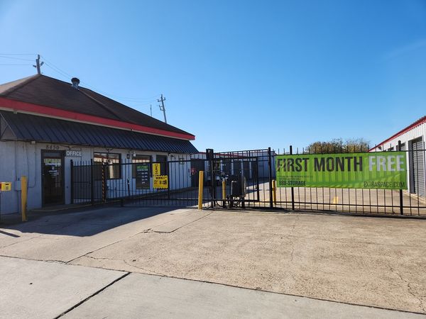 Extra Space Storage facility at 8450 Cook Rd - Houston, TX