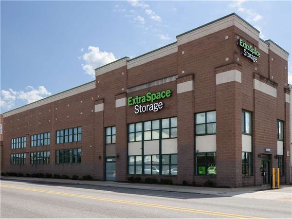 Extra Space Storage facility at 3634 Falls Rd - Baltimore, MD