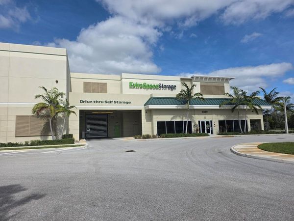 Extra Space Storage facility at 4859 Lantana Rd - Lake Worth, FL