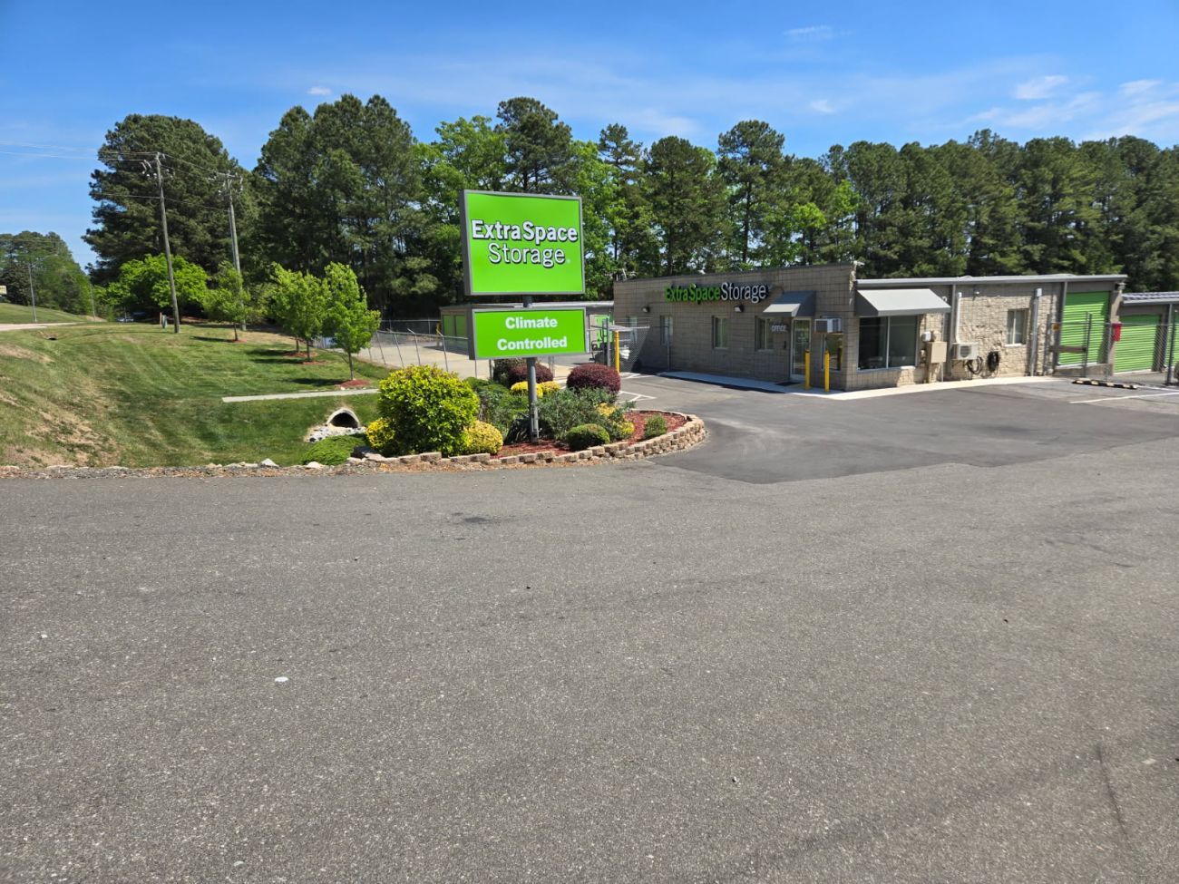 Extra Space Storage in Durham, NC  4417 Hillsborough Rd