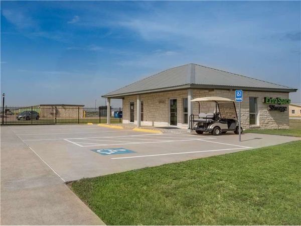 Extra Space Storage facility at 580 W Loop 121 - Belton, TX