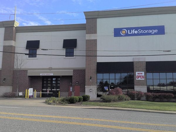 Life Storage facility on 9900 Big Bend Rd - St Louis, MO