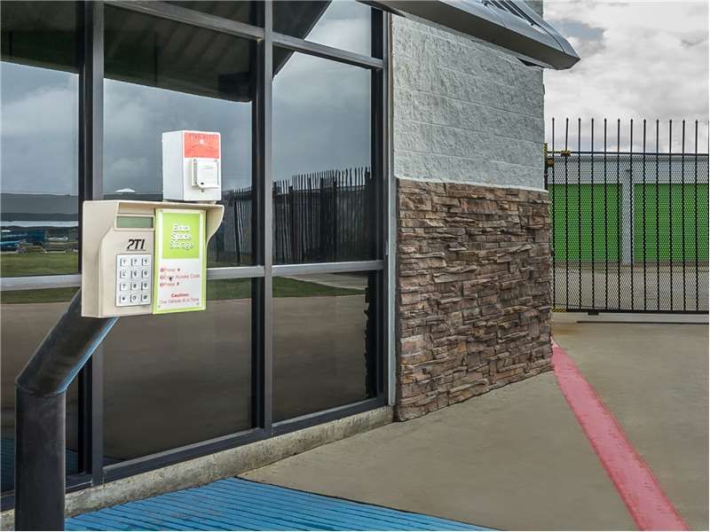 10×20 Garage in Plano, TX 6600 K Ave Plano, Texas 2