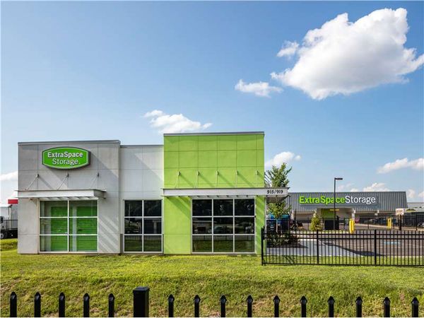 Extra Space Storage facility at 919 Lincoln Hwy - Morrisville, PA