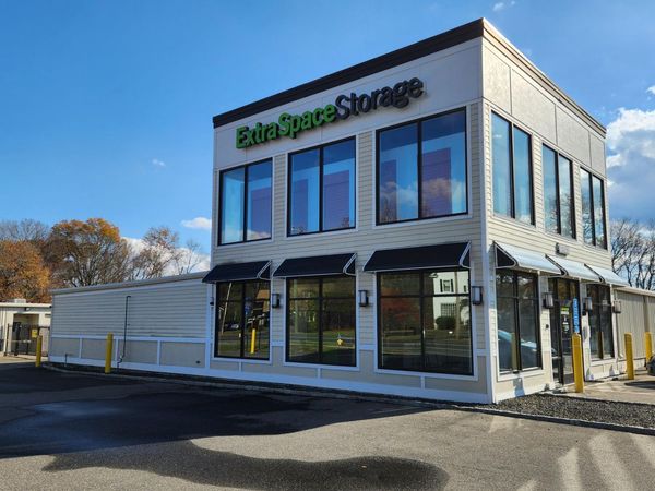 Extra Space Storage facility at 1588 Meriden-Waterbury Tpke - Milldale, CT
