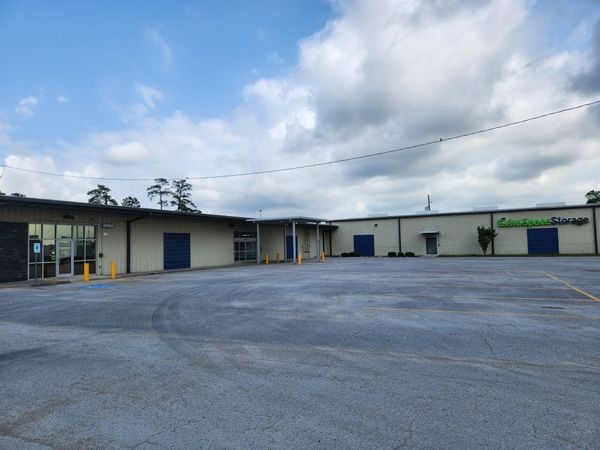 Extra Space Storage facility at 1501 N 7th St - Beaumont, TX