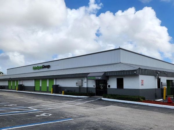 Extra Space Storage facility at 6800 N Military Trl - West Palm Beach, FL