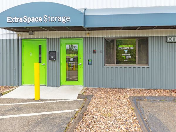 Extra Space Storage facility at 513 Main St - Wallingford, CT