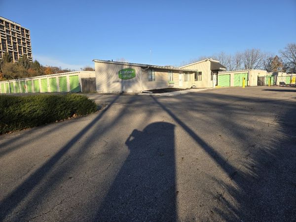 Extra Space Storage facility at 900 Urlin Ave - Columbus, OH