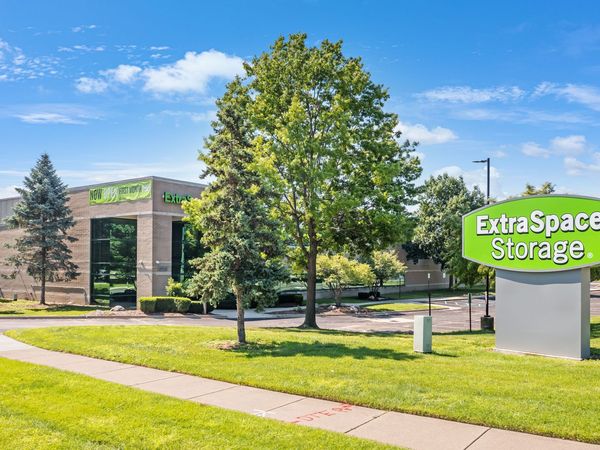 Extra Space Storage facility at 51786 Shelby Pkwy - Shelby Township, MI