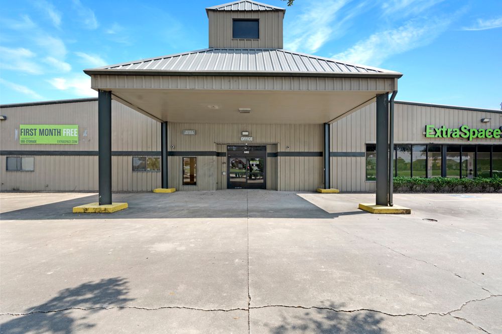 Extra Space Storage  6402 Fairmont Pkwy in Pasadena, TX