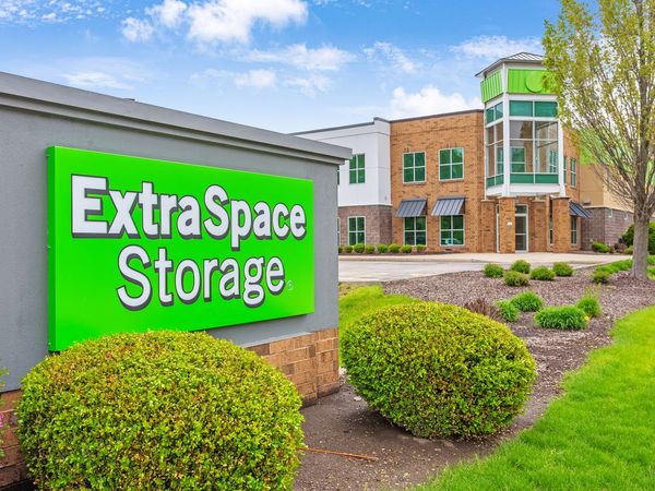 Extra Space Storage facility at 1099 Bradley Rd - Westlake, OH