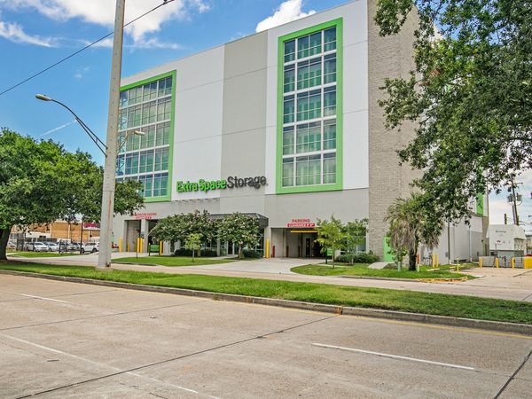 Extra Space Storage facility at 2705 Severn Ave - Metairie, LA