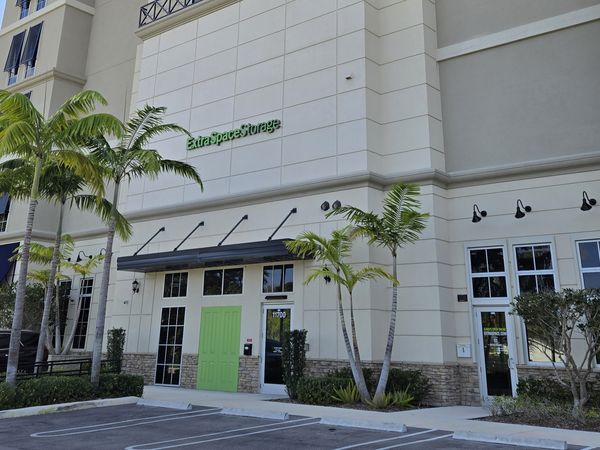 Extra Space Storage facility at 11700 NW 41st St - Coral Springs, FL