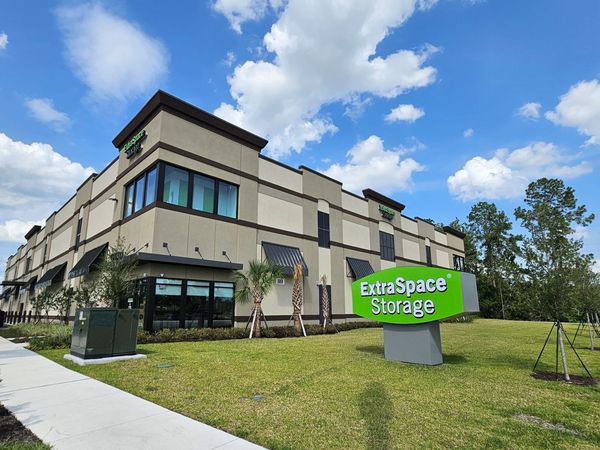Extra Space Storage facility at 2855 E Osceola Pkwy - Kissimmee, FL