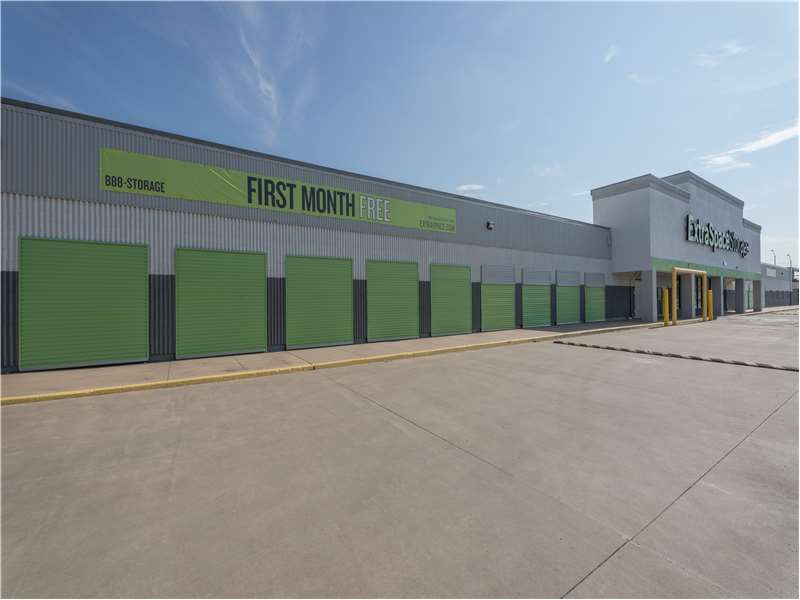 Extra Space Storage  5010 E 21st St N in Wichita, KS