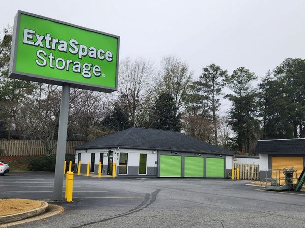 Extra Space Storage facility at 1725 Roswell Rd - Marietta, GA