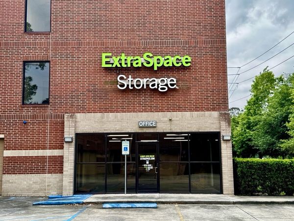 Extra Space Storage facility at 1950 W Lake Houston Pkwy - Kingwood, TX