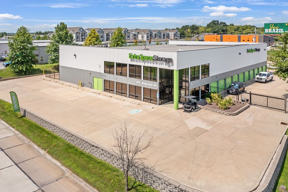 Extra Space Storage  940 Shackelford Rd in Florissant, MO
