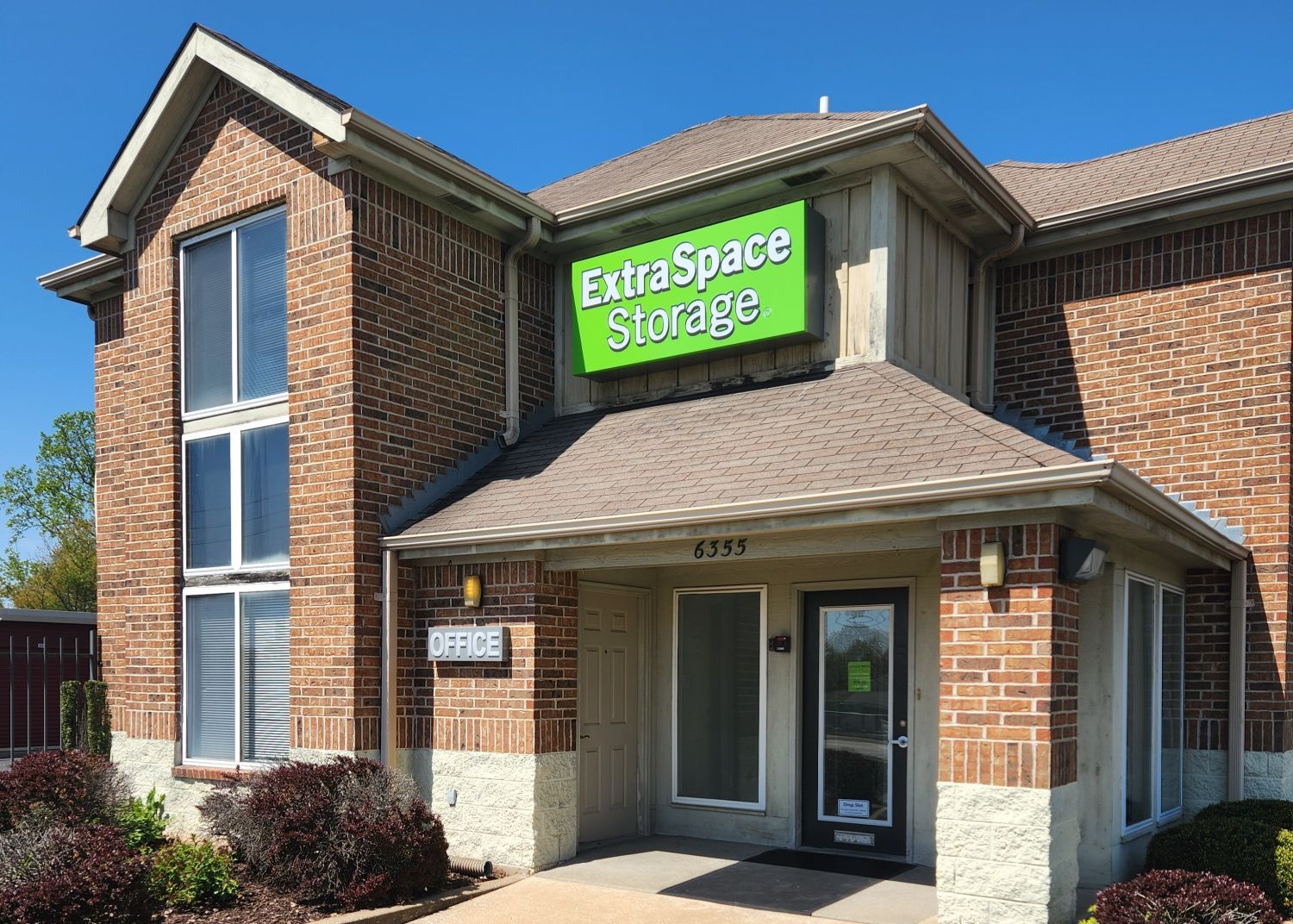 Extra Space Storage  6355 Howdershell Rd in Hazelwood, MO