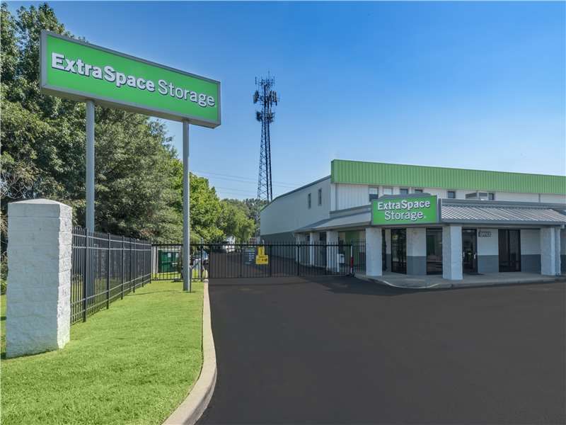Extra Space Storage  7222 Riverdale Bend Rd in Memphis, TN