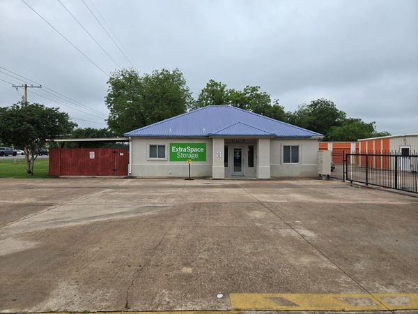 Extra Space Storage facility at 3706 N Main St - Taylor, TX