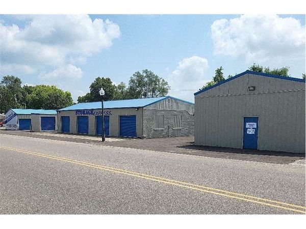 Extra Space Storage facility at 305 W County Line Rd - Edinburgh, IN