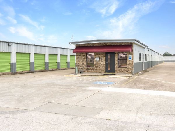 Extra Space Storage facility at 4222 N Main St - Baytown, TX