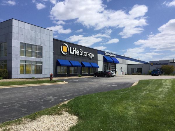 Extra Space Storage facility at 7700 W 79th St - Bridgeview, IL