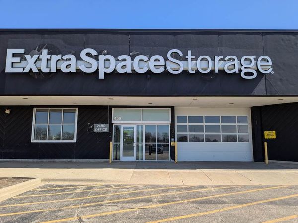 Extra Space Storage facility at 450 Airport Rd - Elgin, IL