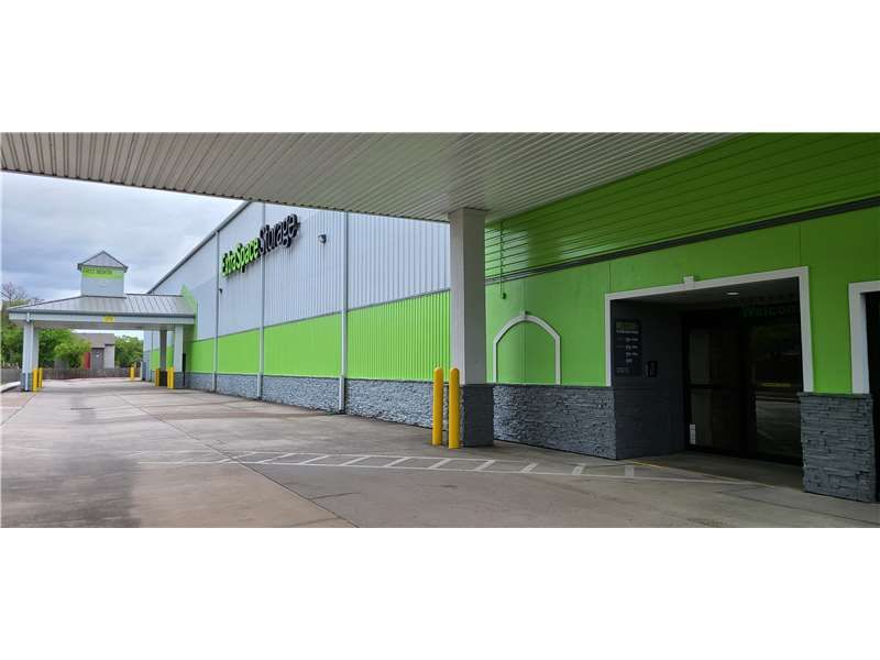 Extra Space Storage  15800 Space Center Blvd in Houston, TX