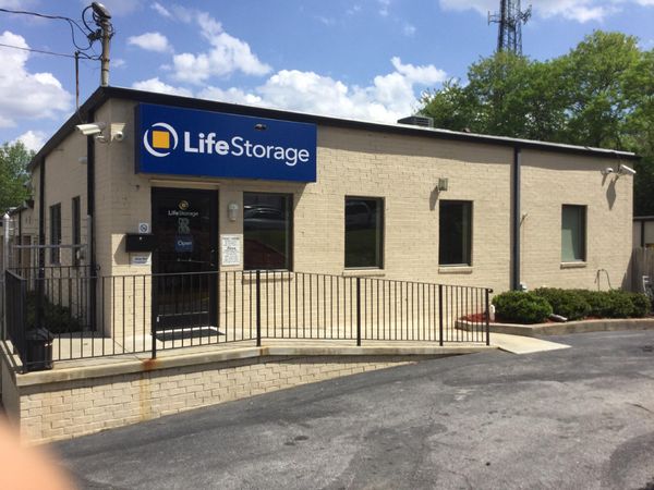 Life Storage facility on 720 Veterans Memorial Hwy SW - Mableton, GA