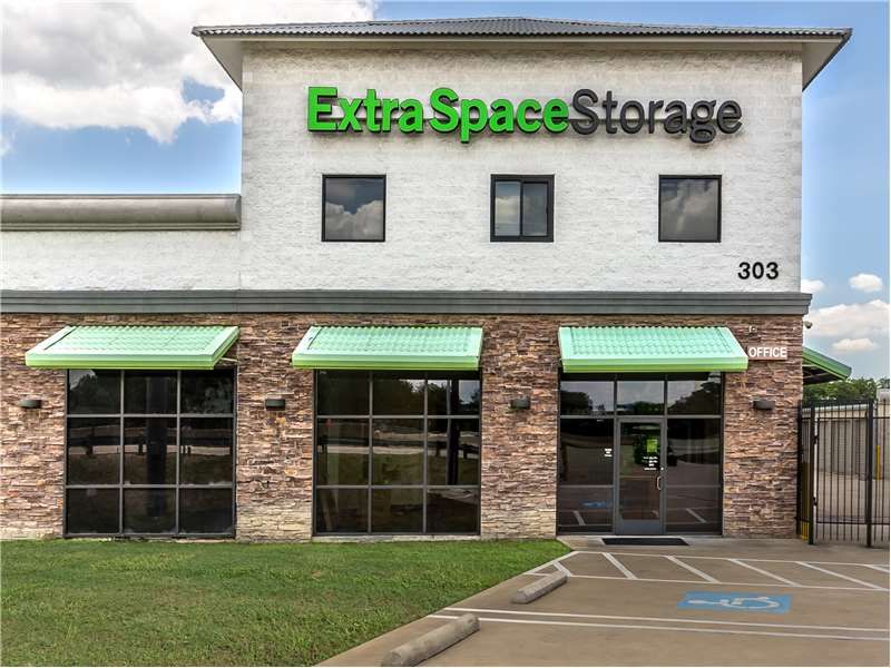 Extra Space Storage  303 E Hwy 67 in Duncanville, TX