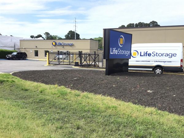 Life Storage facility on 385 Naval Base Rd - Norfolk, VA
