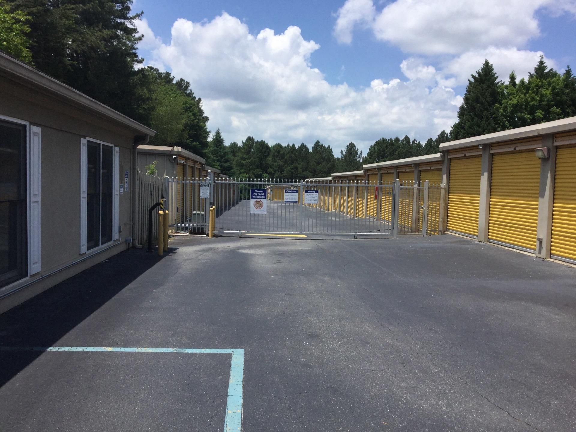 Extra Space Storage  1725 Roswell Rd in Marietta, GA