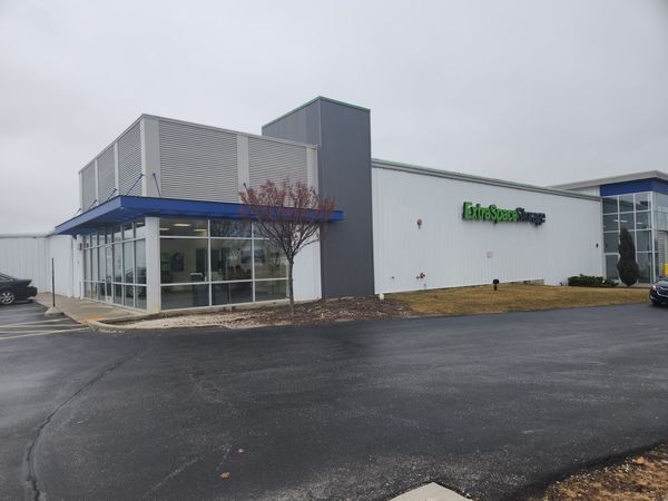 Extra Space Storage facility at 7440 N 76th St - Milwaukee, WI