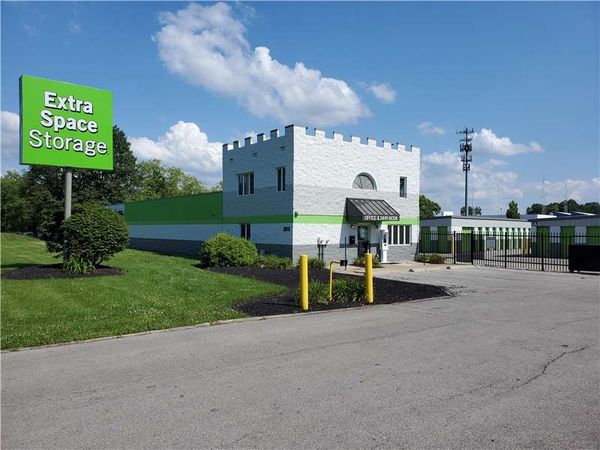 Extra Space Storage facility at 3015 W Dublin Granville Rd - Columbus, OH