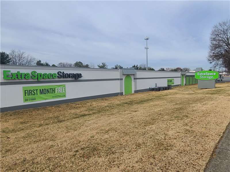 Extra Space Storage  2720 University Pkwy in Winston-Salem, NC