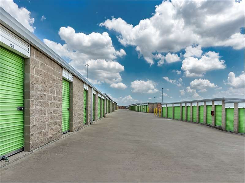 Extra Space Storage  39050 Lyndon B Johnson Fwy in Dallas, TX